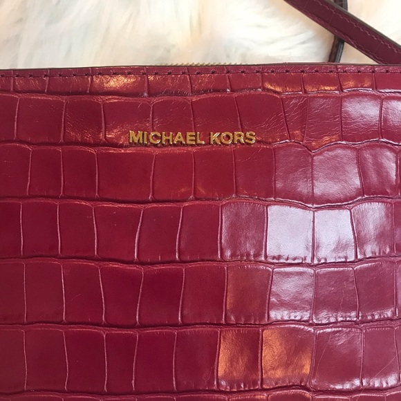 Michael Kors Ginny Medium Leather Crossbody Bag - Picture 4 of 6